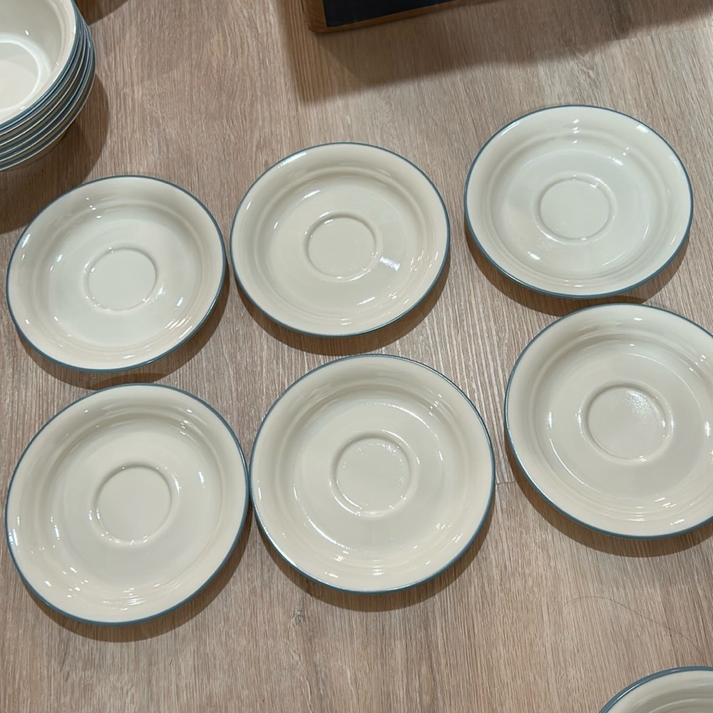 Set of 6 Corelle Livingware Corning saucer plates with blue stripe rim​
